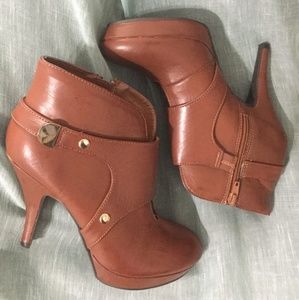 Unlisted all season ankle boots (cognac)